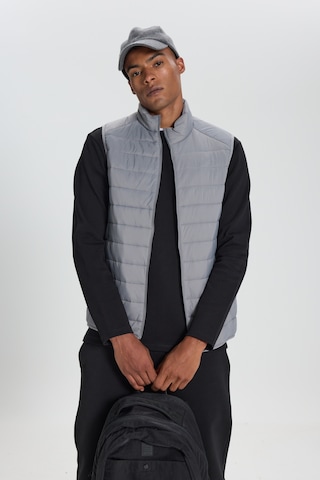 AC&Co / Altınyıldız Classics Erkek Rüzgar Geçirmez Taşınabilir Çantalı Sıcak Tutan Elyaf Dolgulu Ultra Hafif Standart Fit Şişme Yelek Gri