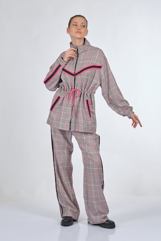 Unique Mode Dik Yaka Kareli Uzun Kollu Siyah Kadın Mont UW233304