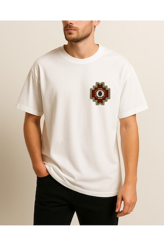 Etnik Yeşil Detaylı Halı Baskılı T-shirt Beyaz