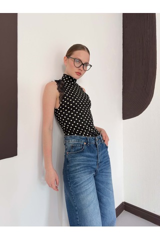 Verymoda Puantiyeli Balıkcı Yaka Sıfır Kol Dantel Detaylı Bluz D3014 Siyah