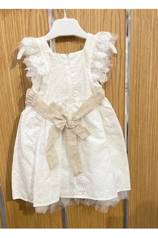 Yazlık Keten Kemerli Çiçek Aksesuarlı Bebe Kız Elbise Ekru