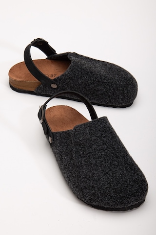 Polomia Comfort Kadın Mantar Taban Eva Kışlık Önü Kapalı Keçe Sabo Outdoor Günlük Rahat Ev Sandalet Flat Terlik Siyah