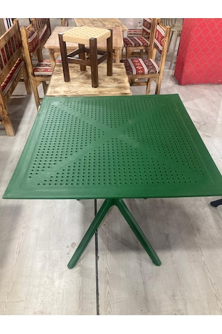 Dayanıklı Yeşil Renk Plastik Kare Masa Delikli Model