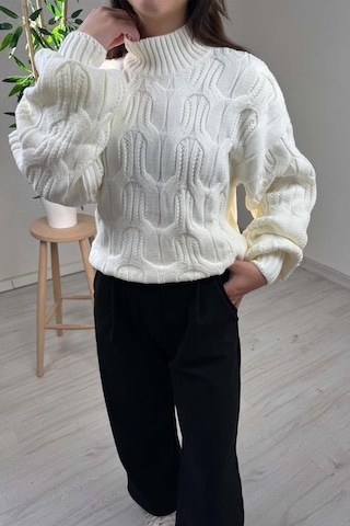 Explode - Kadın Beyaz Yarım Boğazlı Örgülü Oversize Triko Kazak Beyaz