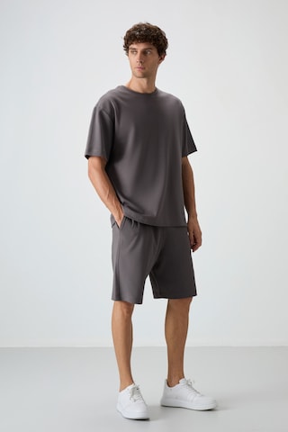Tommy Life Koyu Gri Pamuklu Kalın Yumuşak Dokulu Oversize Fit Basic Erkek Şort Takım - 85249