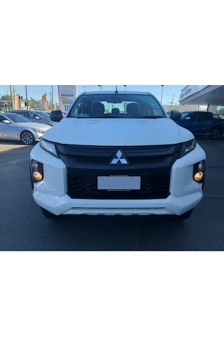 Mitsubishi L200 Far Çerçevesi Seti 2019+ Siyah