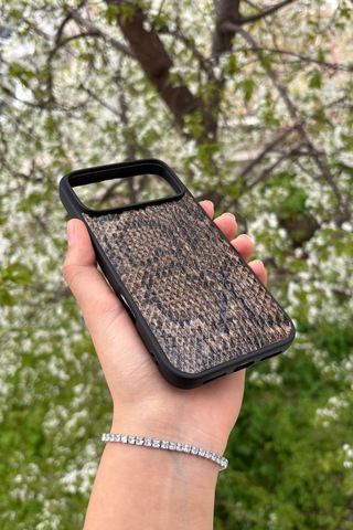 Apple, Uyumlu iPhone 17 Pro Max Yılan Desenli Kabartma Dokulu Kılıf Kahverengi