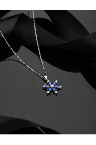 925 Ayar Safir Taşlı Rodyum Lotus Çiçeği Gümüş Kolye Rn10305 Gümüş