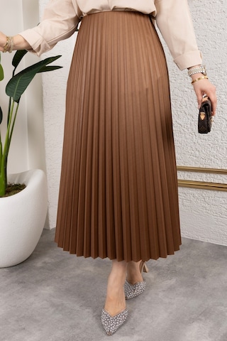 Hira Life Fashion Kadın Tesettür Giyim Ve Deri Görünümlü Beli Lastik Detayı İle Piliseli Uzun Etek Kahverengi Kahverengi
