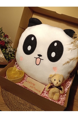 Kutulu Hediye Seti / Panda Yastık 35cm, Ayıcık Anahtarlık Ve Kalp Şeklinde Tüllü Kutu