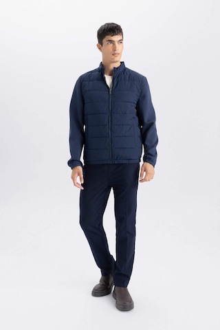 DeFacto Slim Fit Dar Kesim Dik Yaka Lastikli ve Fermuarlı Su Geçirmez Mont D7532AX25SPNV147