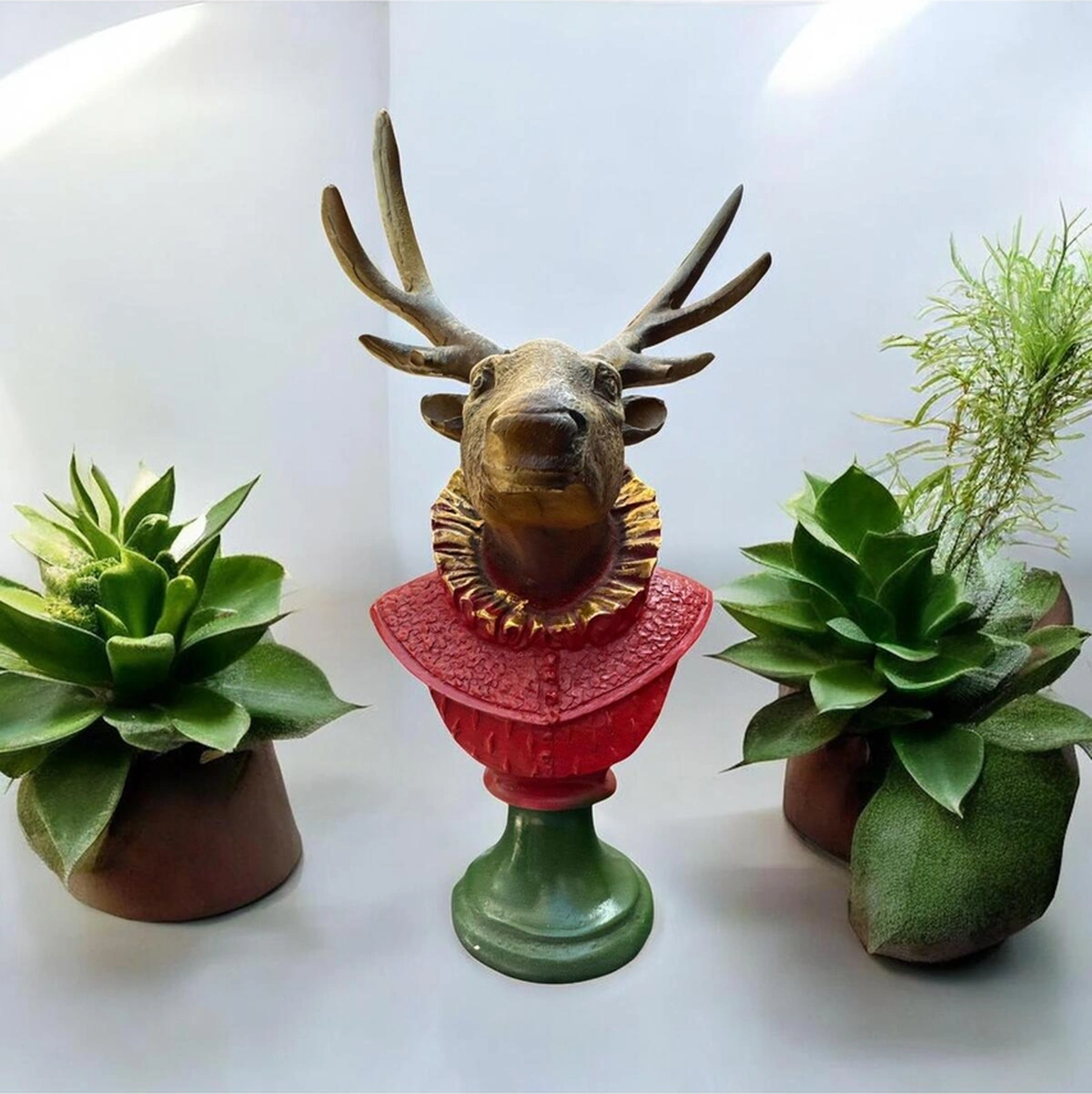 Dekoratif Polyester Tekli Geyik Başı Biblo Kırmızı Yeşil