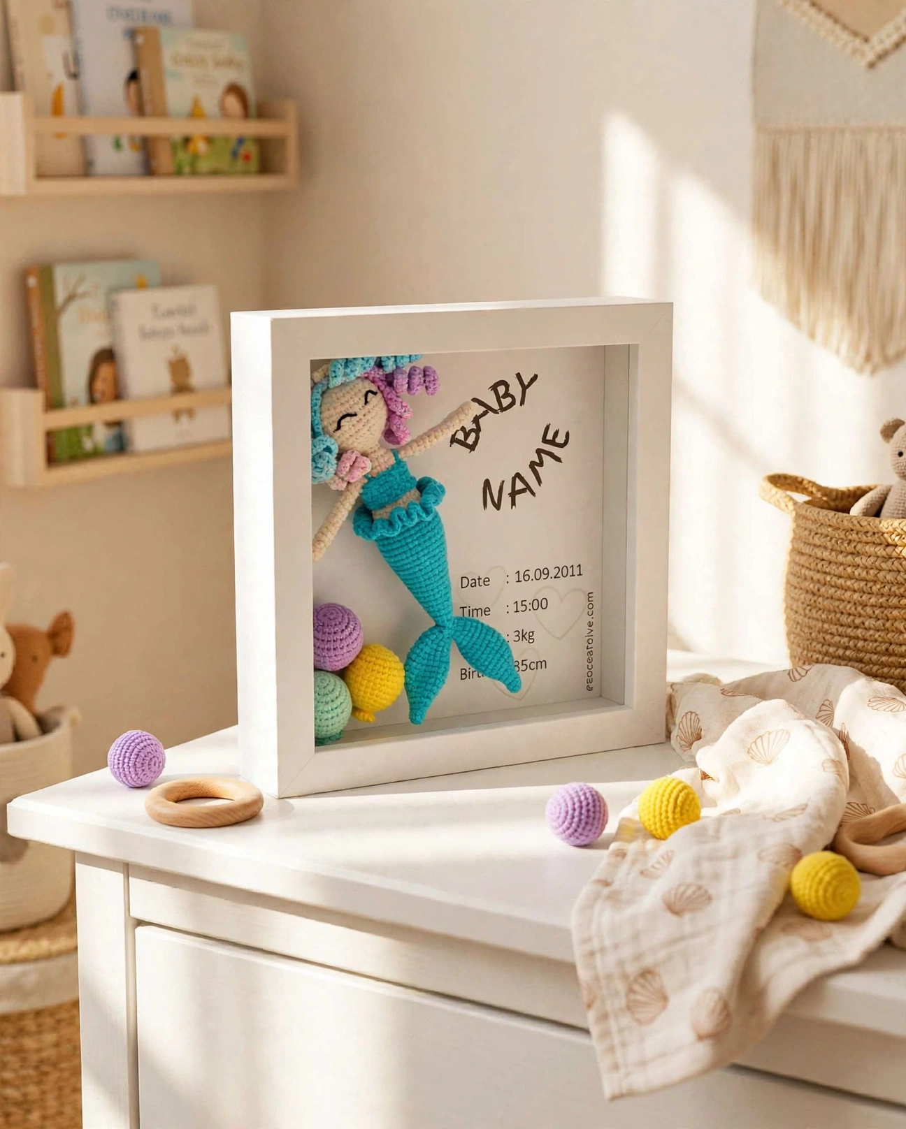Kişiye Özel 3d Amigurumi Bebek Hatıra Çerçevesi : Deniz Kızı Beyaz Ahşap