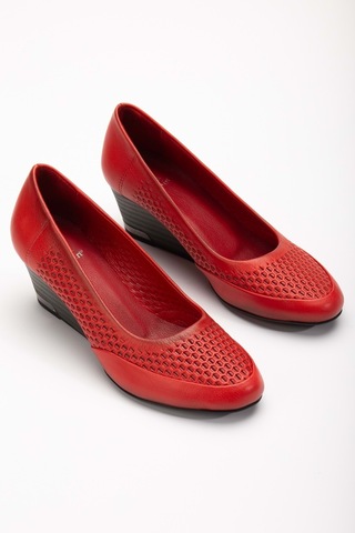 Analin Shoes Kadın Hakiki Deri Petek Baskılı Dolgu Topuklu Ayakkabı Kırmızı