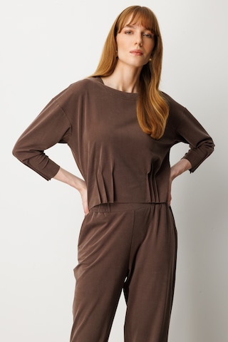 On Kadın Pile Detaylı Sıfır Yaka Bluz 64408 Kahverengi Kahverengi