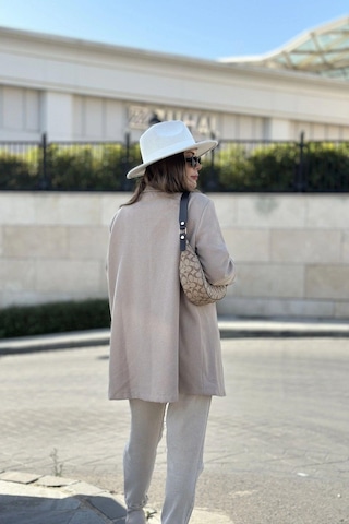 Kadın Krem Astarlı, Kruvaze Ceket Yaka, Tek Düğme, Rahat Kalıp, Fitilli Kaşe Kumaş Kaban Krem