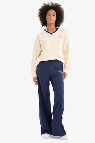 DeFactoFit Oversize Geniş Kalıp V Yaka Baskılı Sporcu Kadın Sweatshirt - Ekru D7135AX25SPER109