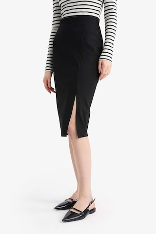 DeFacto Basic Düz Normal Bel Yırtmaçlı Midi Kalem Etek Y6466AZ25SPBK81 Siyah