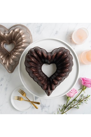 Nordicware 55548 Kek Kalıbı, Kalpli Çelenk, Alüminyum Döküm, Hacim: 2.5lt, 55548amz, Gümüş Çok Renkli