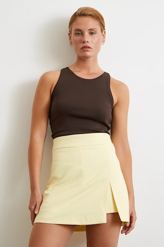 Yırtmaçlı Şort Etek Sarı Sarı