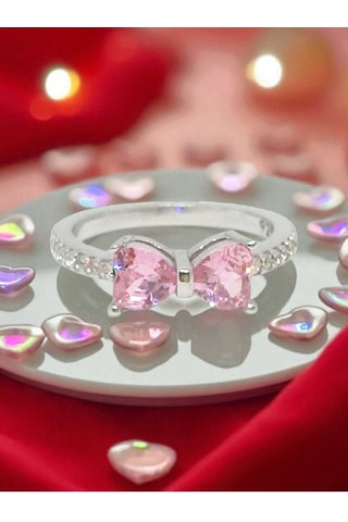 925 Ayar Gümüş Pembe Taşlı Fiyonk Figürlü Yüzük Sevimli Ve Zarif Tasarım Gümüş