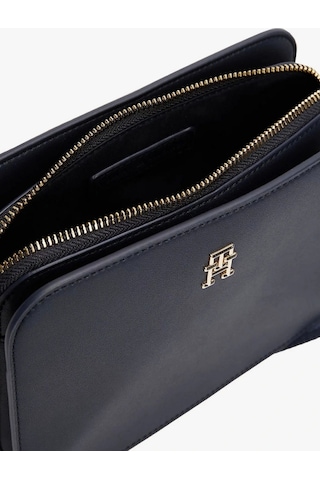 Tommy Hilfiger Monotype Askılı Siyah Kamera Kadın Çantası Lacivert