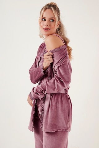 Lela Regular Fit Dantelli Yumuşak Dokulu Sabahlıklı Kadife Bayan Pijama Takımı 6095545 Pudra