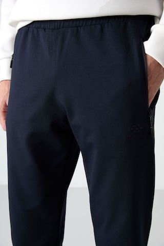 Tommy Life Lacivert Fermuar Cepli Standart Kalıp Jogger Erkek Eşofman Alt - 84587 Lacivert