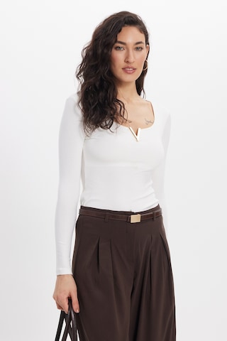 Tudors Kadın Slim Fit Dar Kesim Pamuklu Uzun Kollu V Yaka Ekru Tişört Bluz-50674