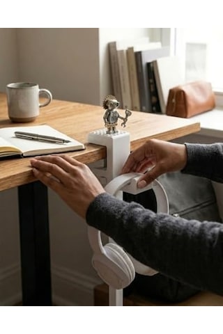 Atalarstudio Kulaklık Standı Masa Kenarı Kıskaç Tutucu, Mini Figür Sergi Yüzeyli, 18-33mm Masa Uyumlu, Vidalı Sıkıştırma Sistemi, Oyun Ve Ofis Masası Aksesuarı, 3d Baskı, Beyaz