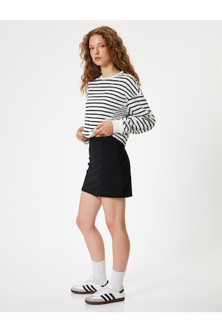 Koton Krep Mini Şort Etek Yüksek Bel Slim Fit Yırtmaç Detaylı Siyah 5wal70005ık Siyah