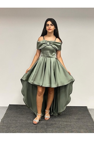 Kız Çocuk Abiye Yeşil Saten Kurdela Yaka Düşük Omuz Askılı Önü Kısa Kuyruklu Abiye Elbise 10-15 Yaş Yeşil