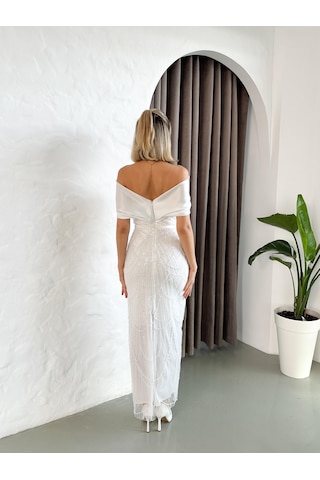 Düşük Omuz Üzeri Taş Boncuk İşlemeli Beyaz Uzun Abiye Elbise Beyaz