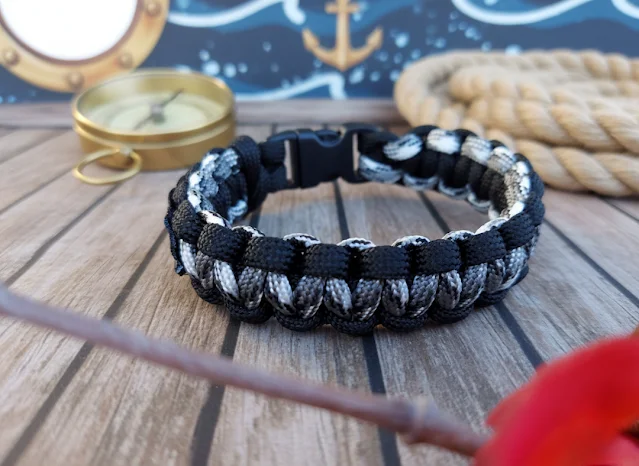 Siyah Kırçıllı Siyah Kenar Paracord Bileklik Siyah - Gri