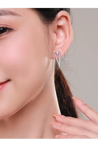 Timeless Series Işıltılı V Form Tria Taş Gümüş Kadın Küpe Gümüş