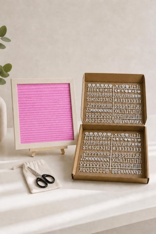 Woodart Premium Letter Board Seti, Pudra Pembe Keçe Yüzeyli Doğal Çam Ahşap Yazı Panosu Şövale Standlı Dekoratif Set