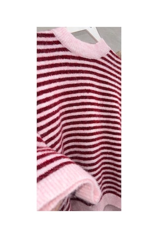 Bisou Kadın Yumuşak Dokulu Çizgili Triko Kazak Bisiklet Yaka Kısa Kollu Oversize Rahat Kesim Pembe