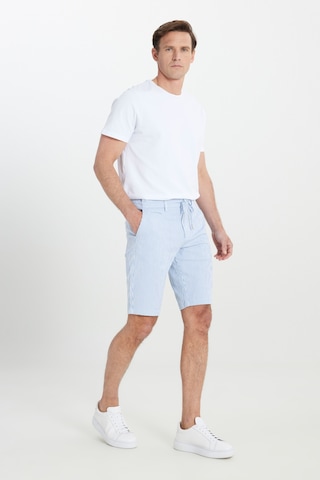 AC&Co / Altınyıldız Classics Erkek Beyaz Mavı Slim Fit Dar Kesim Yan Cepli Gofre Desenli Şort Beyaz Mavı Beyaz - Mavi