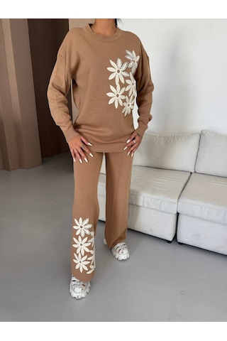 Duygudan Çiçek Motifli Triko Takım Yumuşak Dokulu Ve Şık Tasarım - Kahverengi Çok Renkli
