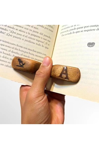 Ahşap Sayfa Destekli Başparmak Kitap Ayracı