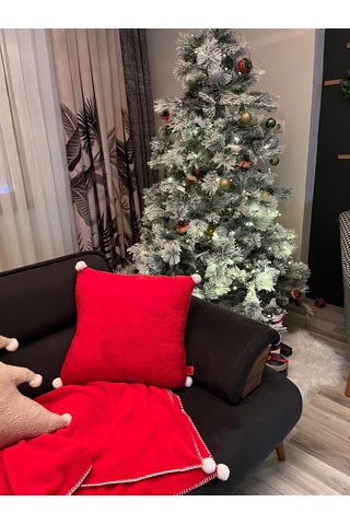 Kare Formunda Kar Tanesi Ponpon Detaylı Dekoratif Kırlent Kırmızı