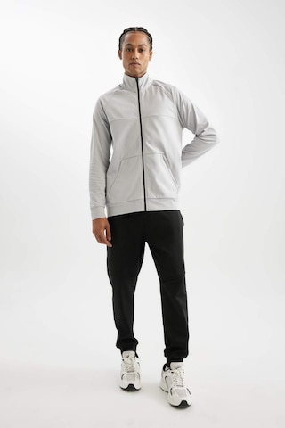 DeFactoFit Standart Fit Normal Kesim Fermuarlı Skuba Dalgıç Kumaş Cepli Dik Yaka Sporcu Hırka D1895AX24AUGR523