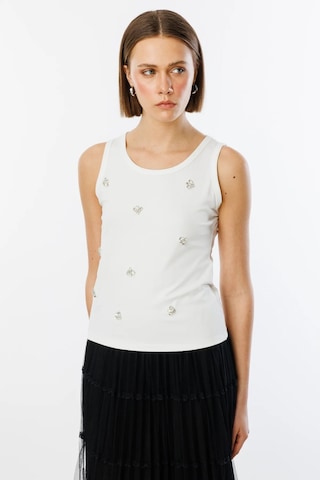 On Fashion Taşlı Kolsuz V Yaka Kadın Bluz 25y.on.blz.51384.01 Ekru