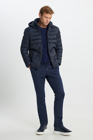 AC&Co / Altınyıldız Classics Erkek Lacı Standart Fit Normal Kesim Çıkma Kapüşon Dik Yaka Yan Cepli Mont Lacı Lacivert