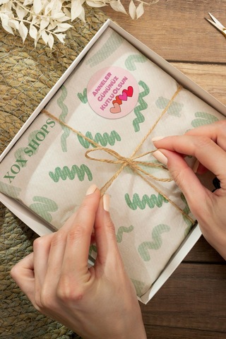 Anneler Gününüz Kutlu Olsun Sticker Etiketi 3x3cm St2399 Çok Renkli
