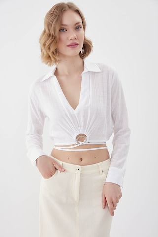 Vitrin Beli Halka Detaylı V Yaka Lastikli Crop Bluz Ekru