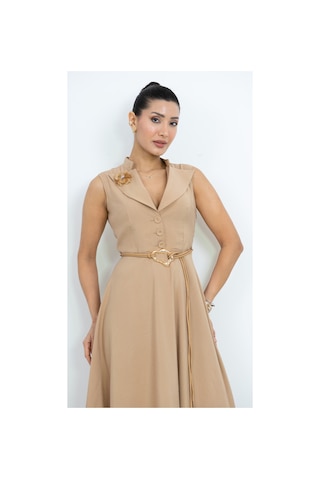 Dorne Moda Çiçek Aksesuarlı Kruvaze Yaka Kemerli Midi Elbise - Düğün - Mezuniyet - Ofis Şıklığı Bej Bej