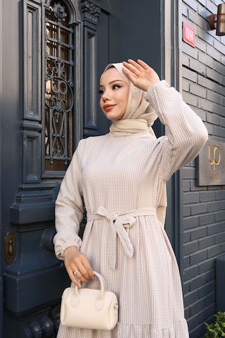Kadın Kahve Küçük Kareli Kat Kat Kuşaklı Uzun Gofre Kumaş Tesettür Elbise 0220 Kahve