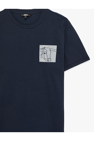 Koton Regular Fit Kısa Kollu Bisiklet Yaka Nakışlı Pamuklu Tişört Lacivert 6sam10104mk Lacivert