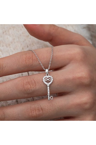 Lucky Life Gümüş Kalpli Sonsuzluk Anahtar Kadın Kolye Gümüş